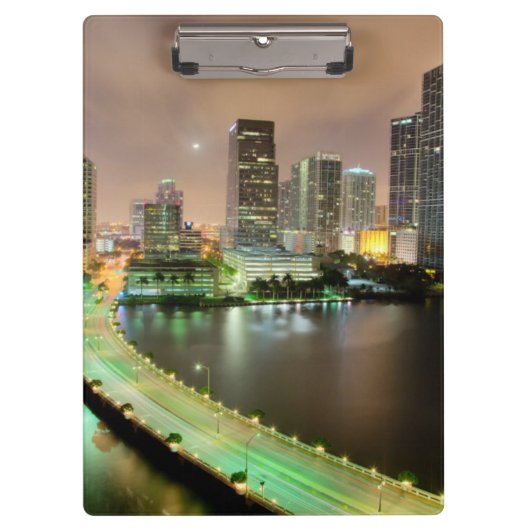 都心のマイアミへの水路を渡る橋鉛 クリップボード (正面)