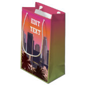 都心のロサンゼルス-カスタマイズ可能なイメージ スモールペーパーバッグ (裏面アングル)