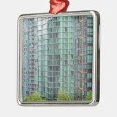 都心の高層建物の窓洗濯機 メタルオーナメント (左)