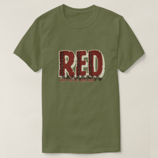 配備部隊に敬意を表するレッド・トライバルTシャツ Tシャツ