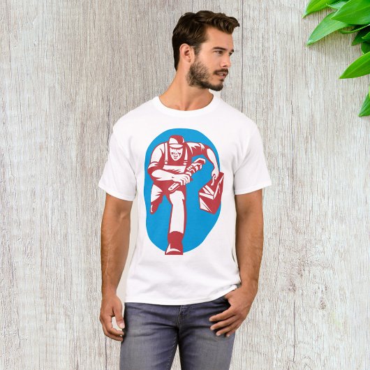 配管工が工具箱とレンチを持って走る Tシャツ