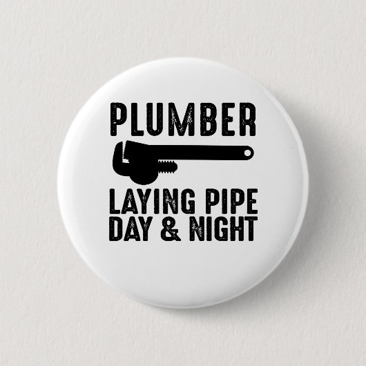 配管工の昼夜 缶バッジ (正面)