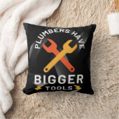 配管工はより大きな道具を持っている クッション (ブランケット)