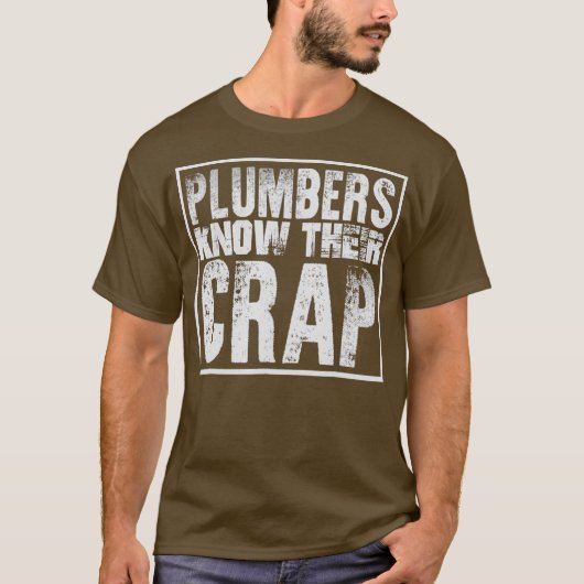配管工は気が利おもしろいく Tシャツ (正面)