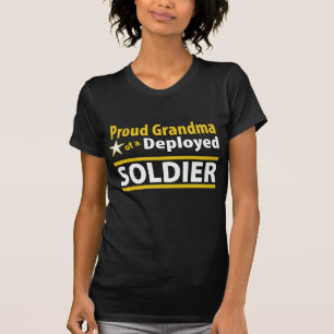 配置された兵士のワイシャツのカスタムで誇り高い祖母 Tシャツ