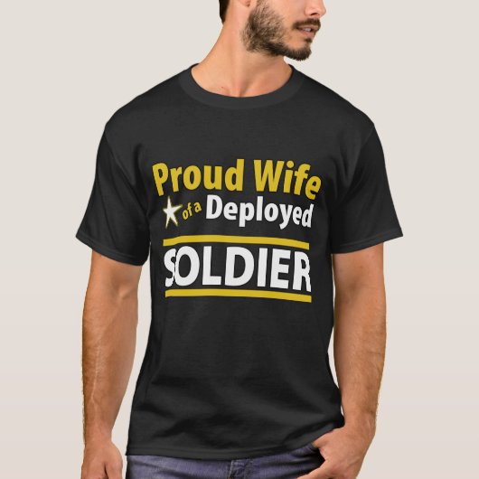 配置された兵士のワイシャツの誇り高い妻 Tシャツ (正面)