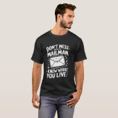 配達員とやるな 住所は把握済み 楽しい Tシャツ (正面フル)