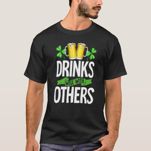 酒は他人と相性がいい、酒は両者相性がいい Tシャツ (正面)