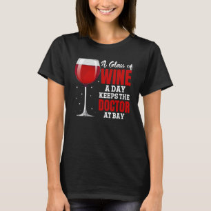 酒を一杯飲むとラベルが先生をチェスにかける Tシャツ