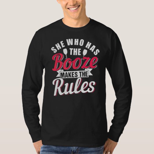 酒を飲む女が規則を作る Tシャツ (正面)