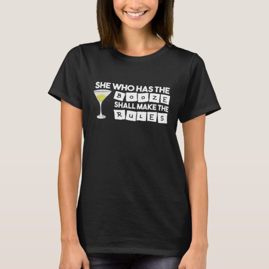 酒を飲んだバーテンダー彼女はルールを作る Tシャツ (正面)