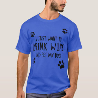 酒を飲んで犬をなでる Tシャツ