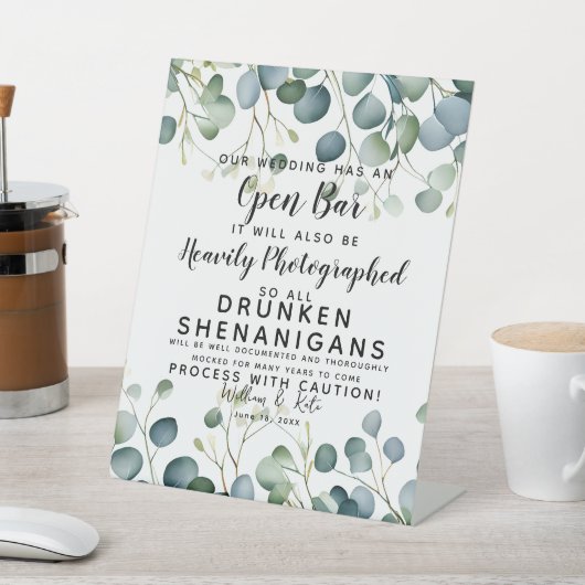 酔っぱらったシェナニガンスがユーカリを撮影 台座サイン (インサイチュ)