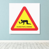酔っぱらった人々が交通標識を横切る キャンバスプリント (インサイチュ (ウッドフロア))