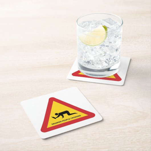 酔っぱらった人々が交通標識を横切る スクエアペーパーコースター (インサイチュ)