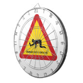 酔っぱらった人々が交通標識を横切る ダーツボード (正面右)