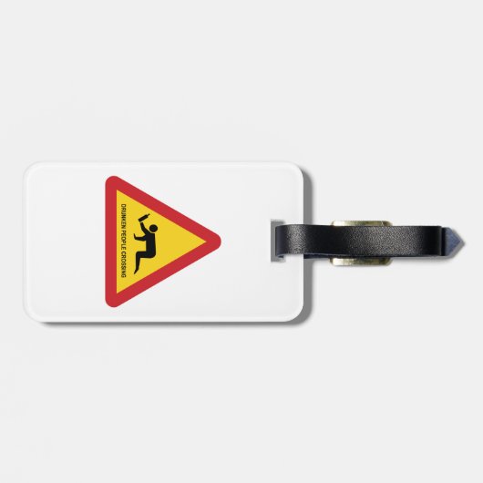 酔っぱらった人々が交通標識を横切る ラゲッジタグ (裏面横)