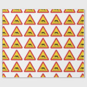 酔っぱらった人々が交通標識を横切る ラッピングペーパー (フラット)