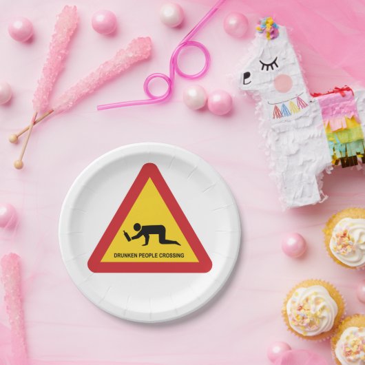 酔っ払いが交通信号を渡る ペーパープレート (パーティー)