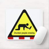 酔っ払い人がタイのサイン⚠を渡る⚠ マウスパッド (マウス)