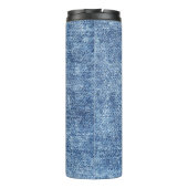 酸洗いブルーデニム、クローズアップのテクスチャ。 タンブラー (裏面)