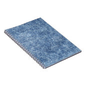 酸洗いブルーデニム、クローズアップのテクスチャ。 ノートブック (右側)