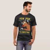 醜いスウェーターの狂ったトナカイ　pew pew クリスマスだ tシャツ (正面フル)