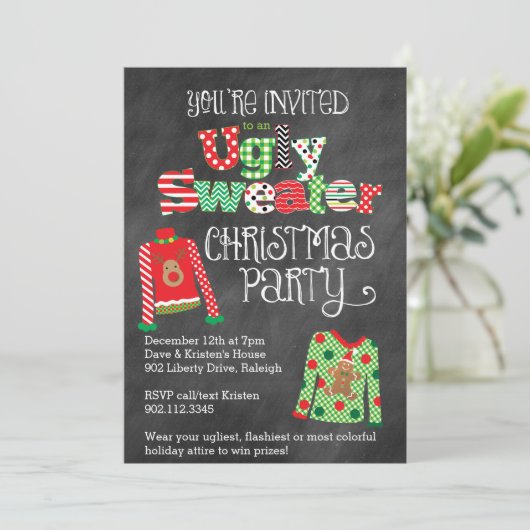 醜いセーターのクリスマス・パーティの黒板のスタイル 招待状 (スタンド正面)