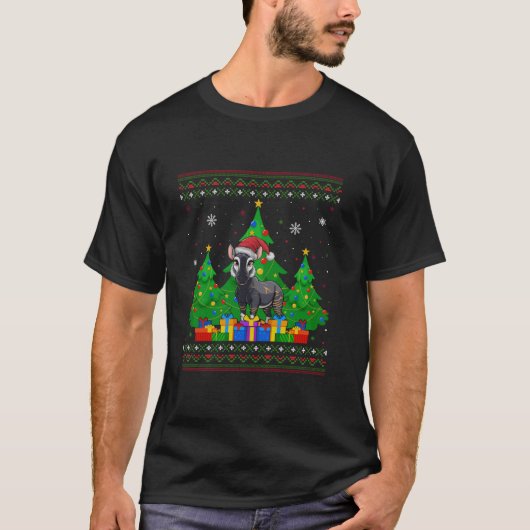 醜いセータークリスマスツリーサンタハトオカピクリスマスT Tシャツ (正面)