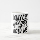 醜い人が私を抱いているときだけ私は泣く引用文 コーヒーマグカップ (中央)