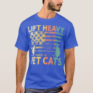 重いペットの猫を持ち上げる重量挙げ猫の飼い主の重量 Tシャツ