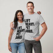 重いペット犬を連れ上げる Tシャツ (ユニセックス)