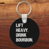 重いリフト。バーボンを飲む。ジムおもしろいトレーニング重量 キーホルダー (正面)