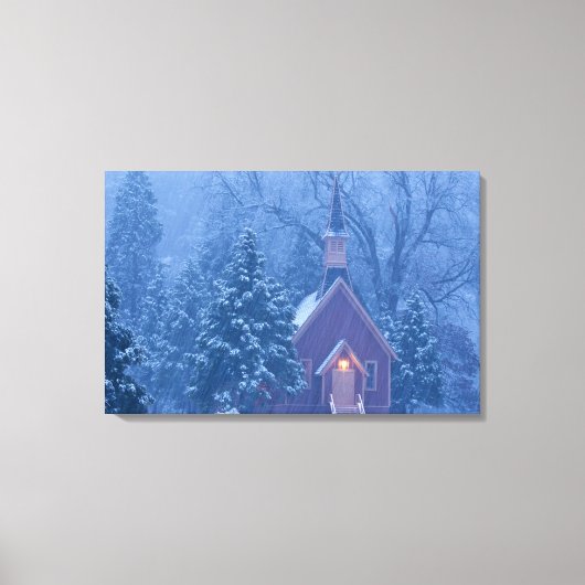 重い時の歴史的なヨセミテバレーチャペル キャンバスプリント (正面)