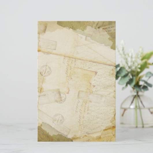 重ねられた古い文字の文房具 便箋 (スタンド正面)