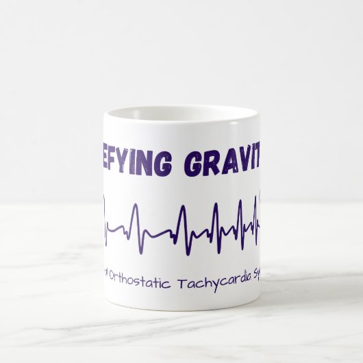 重力に反対 – P.O.T.S.マグカップ コーヒーマグカップ (中央)