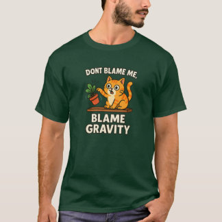 重力のせいにする おもしろ猫 ものが倒れる デザイン Tシャツ