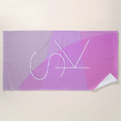 重複するイニシャル |ピンクモダン幾何学的 ビーチタオル (正面)