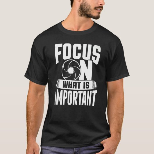 重要なカメラカメラに焦点を合わせる1 Tシャツ (正面)
