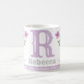 重要な誕生日名とイニシャルフローラデザイン コーヒーマグカップ (中央)