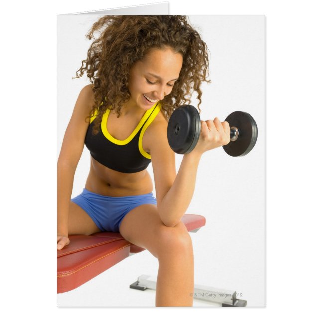 重量を持ち上げる女性 (正面)