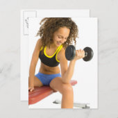 重量を持ち上げる女性 ポストカード (正面/裏面)