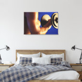 重量を持ち上げる男のクロップショット キャンバスプリント (インサイチュ (寝室))