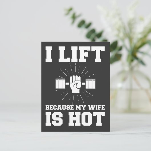 重量挙げ夫トレーニング持ち上げ妻が熱い ポストカード (スタンド正面)