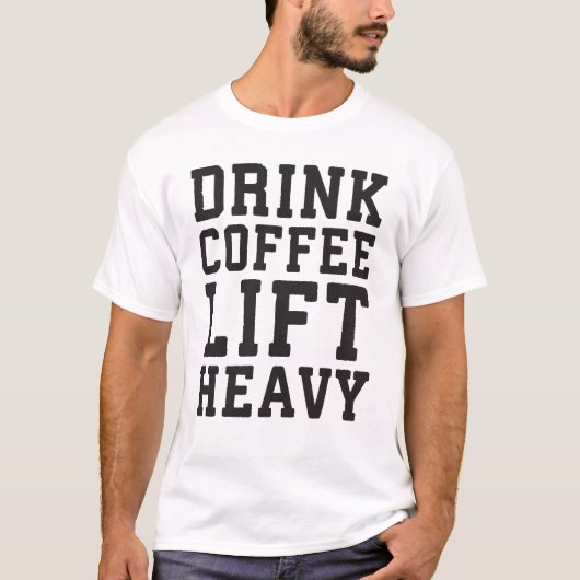 重量物を持ち上げ、コーヒーを飲む – ジおもしろいムやる気を起こさせる Tシャツ (正面)