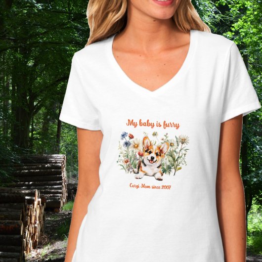 野の花とコーギーの子犬とコーギーのママ Tシャツ