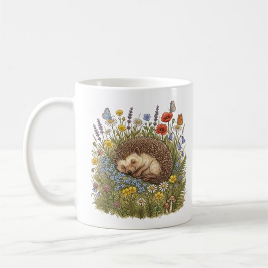 野の花の草原で眠るハリネズミの美しい風景 コーヒーマグカップ (左)
