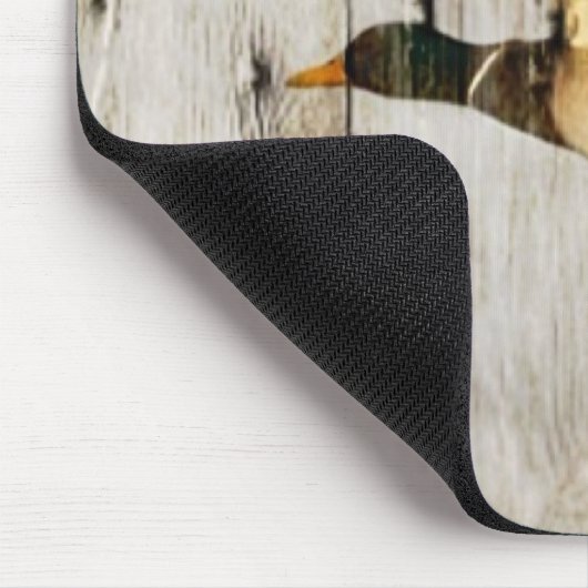 野ガモを飛ばす素朴な納屋の木製の西欧諸国 マウスパッド (コーナー)