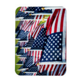 野原で誇らしげに振る400旗 マグネット (縦)