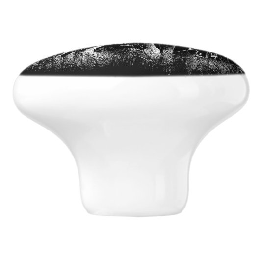 野原と木で囲まれた〔雄ジカの〕枝角を持つ鹿 セラミックノブ (側面)